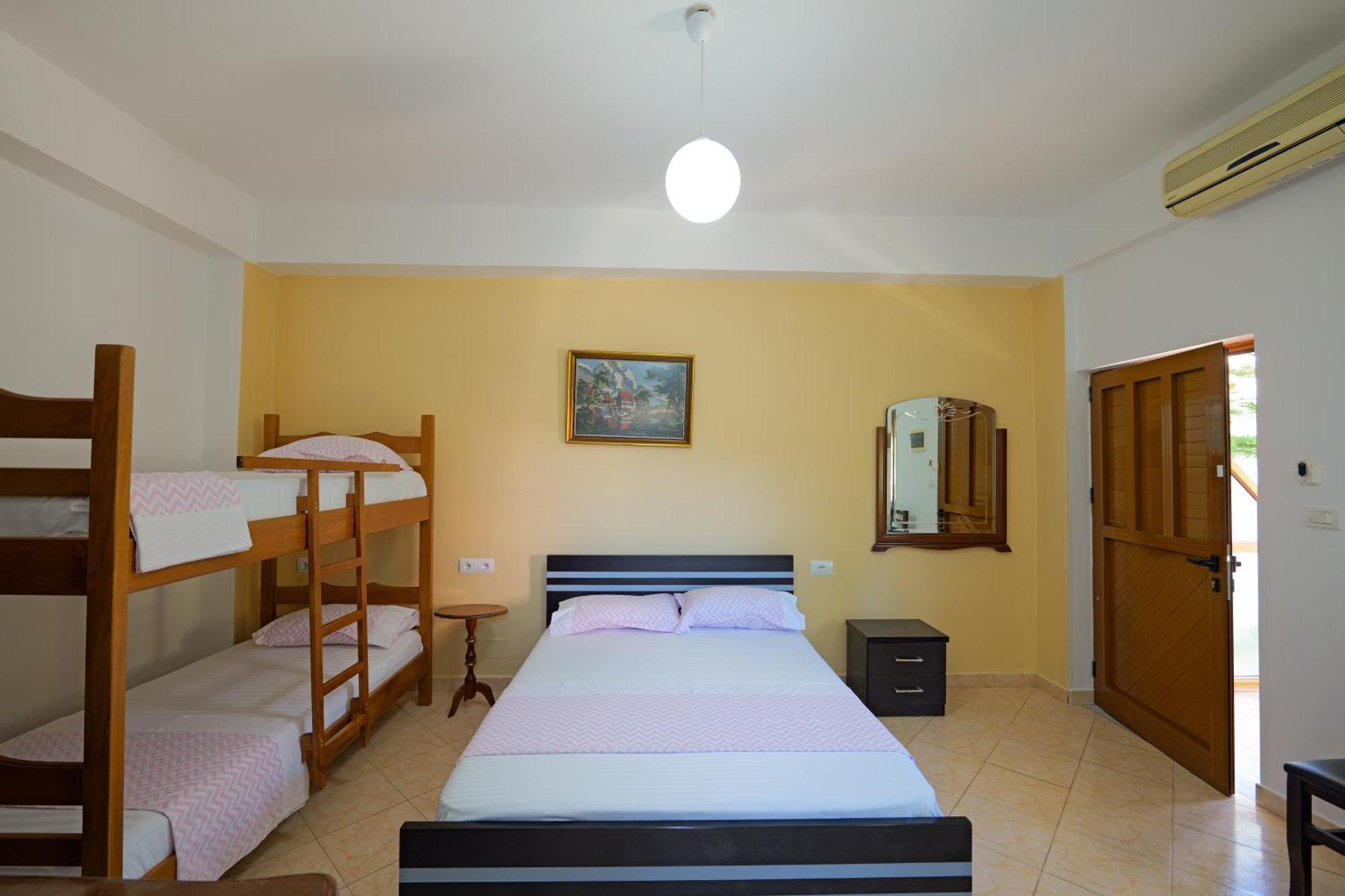 Hotel Chris Ksamil Buitenkant foto
