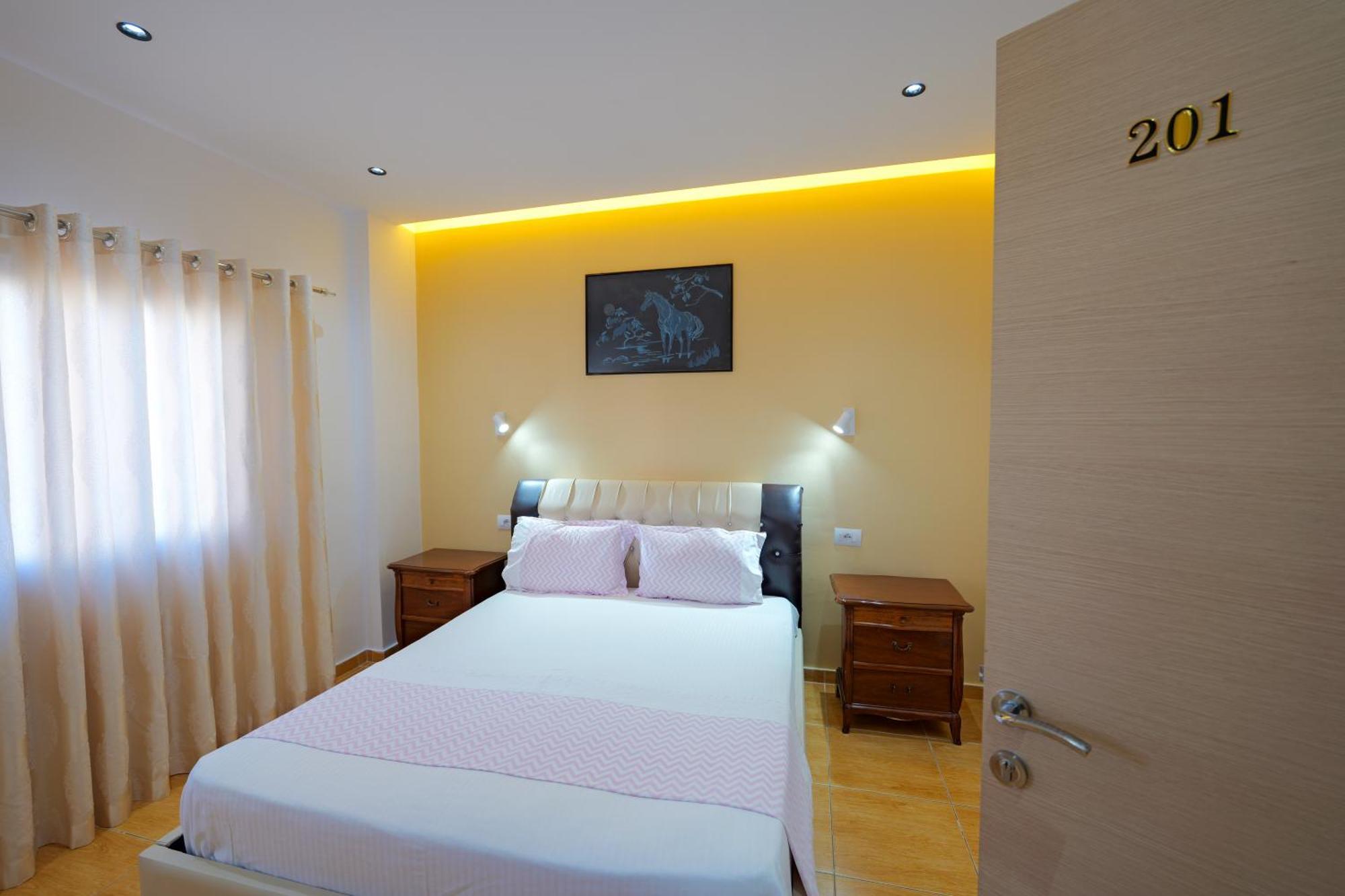 Hotel Chris Ksamil Buitenkant foto