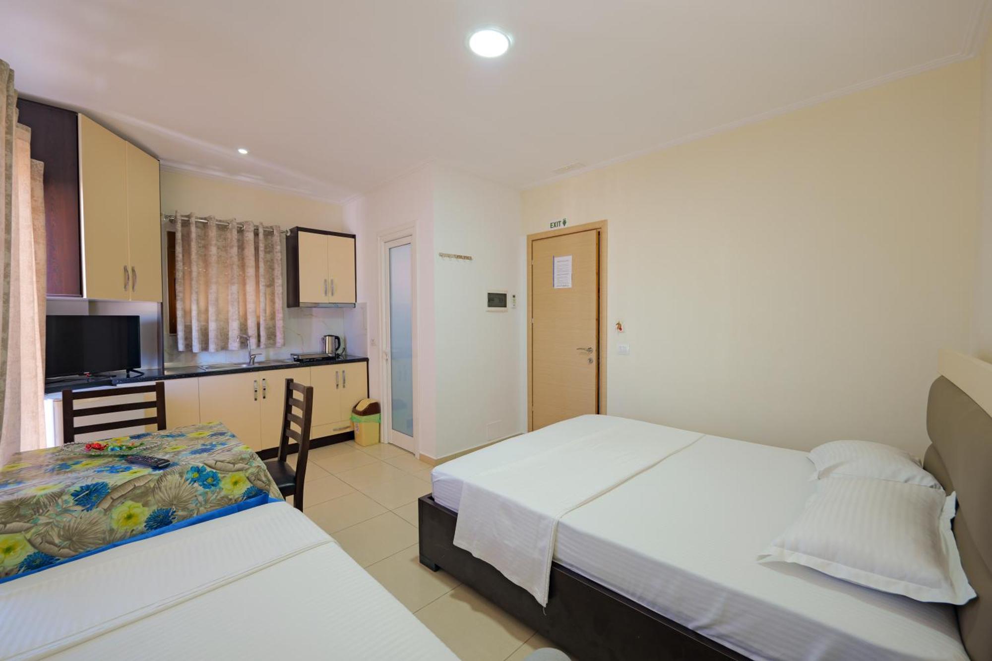Hotel Chris Ksamil Buitenkant foto